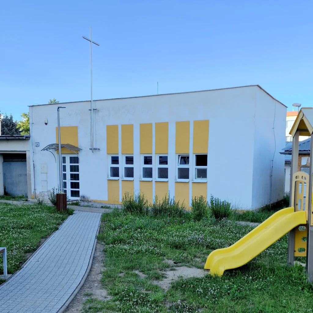 Kostol sv. Bystríka v Nemciach – pohľad zvonka