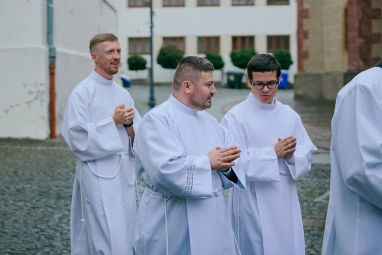 Diakonské svätenie